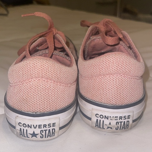 Pink converse size 7 - Picture 2 of 3